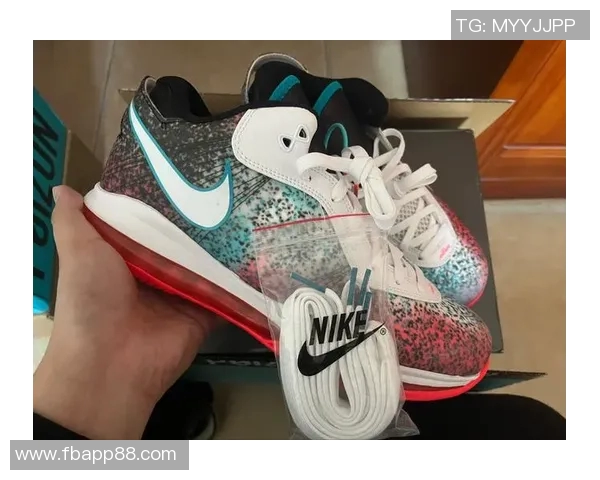 迈克米勒致敬两连冠将爱车改装为詹姆斯迈阿密配色球鞋主题款式